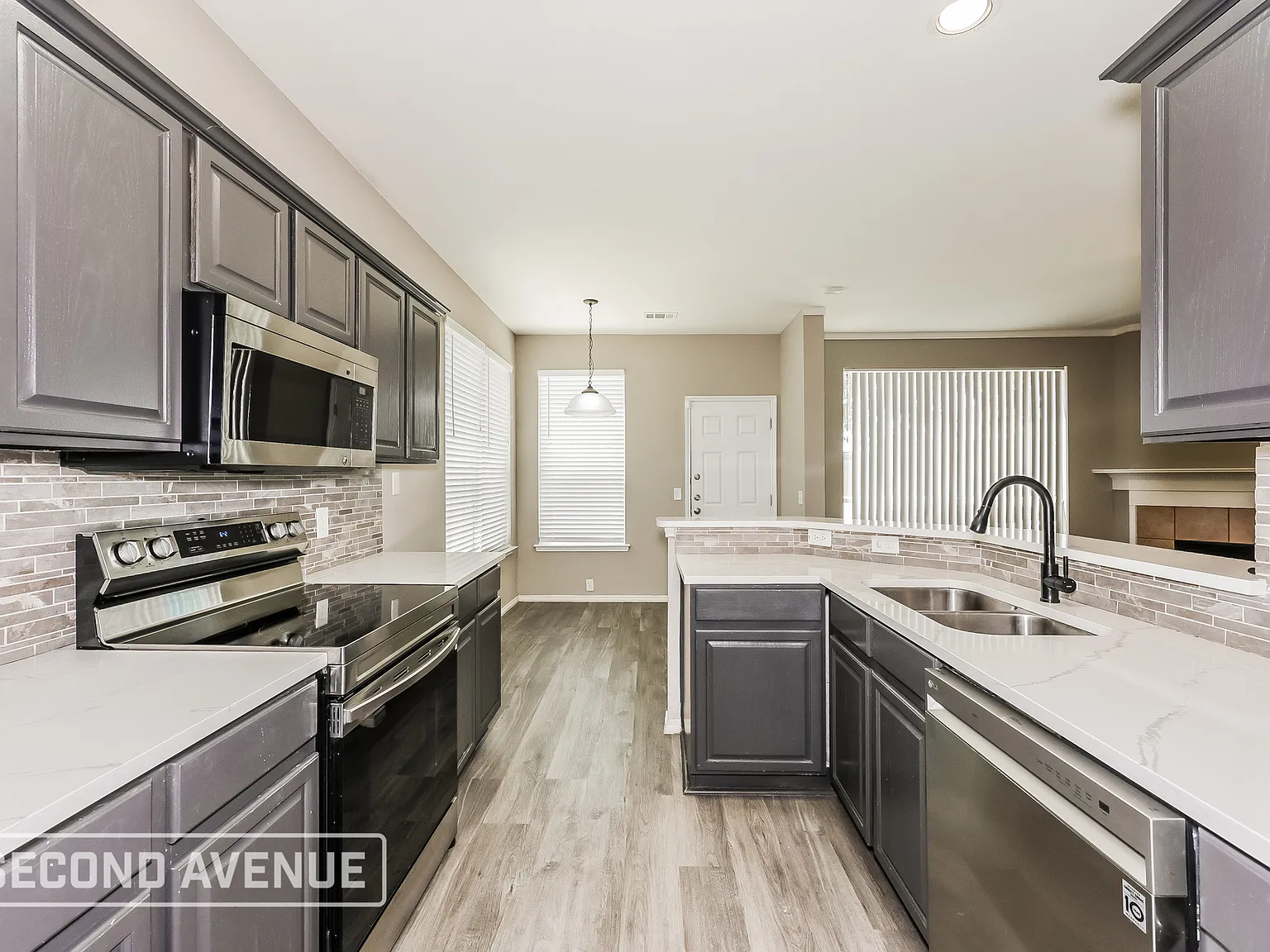4 bed, 2.5 bath, 2531 sqft, $2,495 — Photo 2