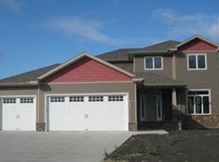 5853 26th St S, Fargo, ND 58104