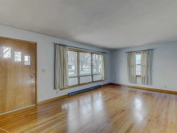 5th image of 1124 N Sumac Dr