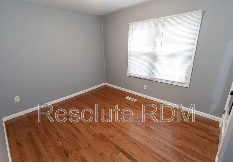 725 Lynn St — Photo 16