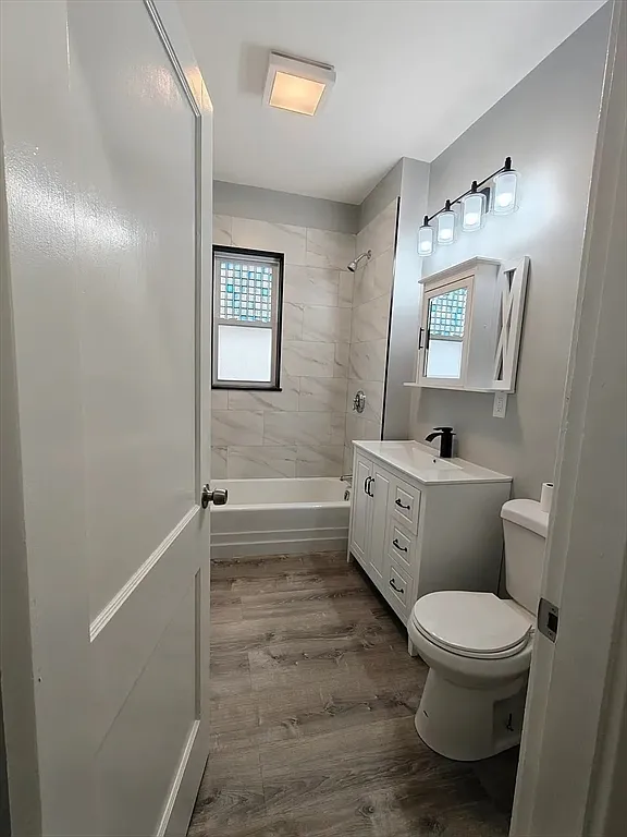 3 bed, 1.5 bath, 1600 sqft, $3,100 — Photo 3