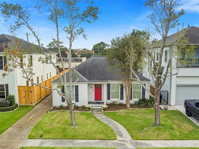 2337 Sheridan St — Photo 1