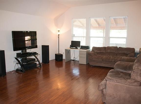 5th image of 2612 Hearthside Ln