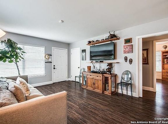 4th image of 7423 Dell Oak Dr