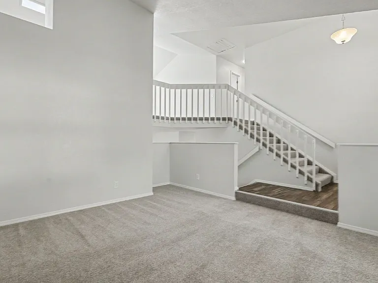 1430 Tamarisk Dr — Photo 4