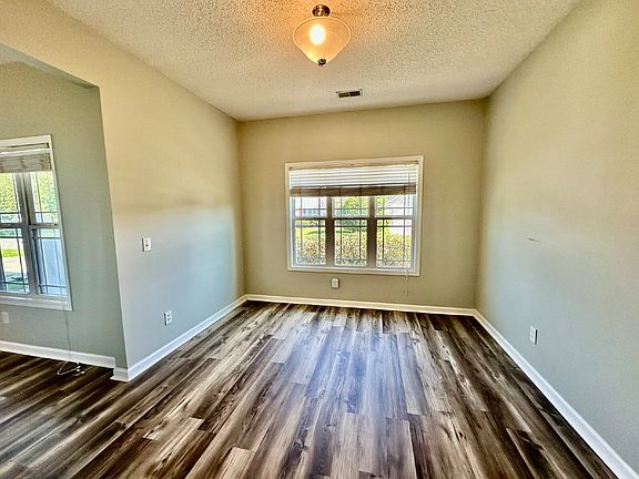 4th image of 47 Heartstone Cir