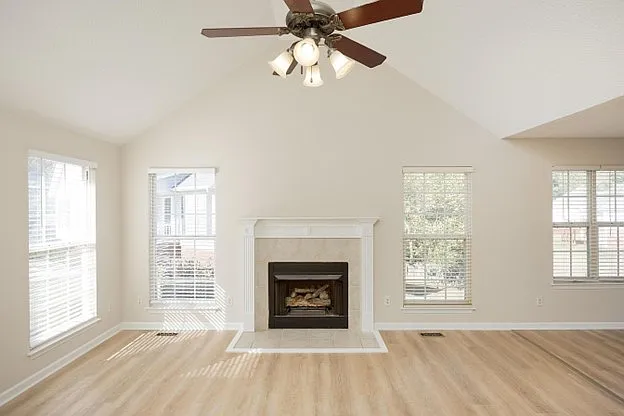 4 bed, 2075 sqft, $2,495 — Photo 4