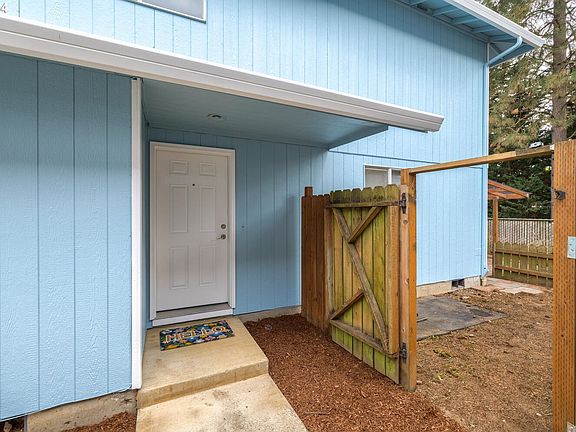 3rd image of 11105 NE 43rd Cir