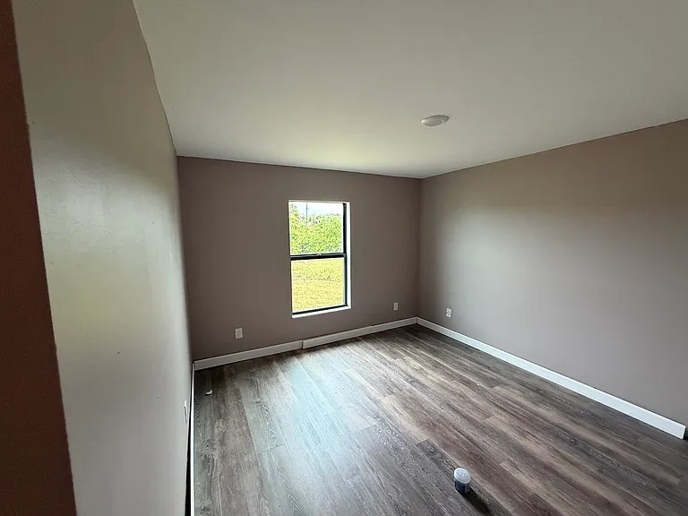 150 Blackstone Dr — Photo 10