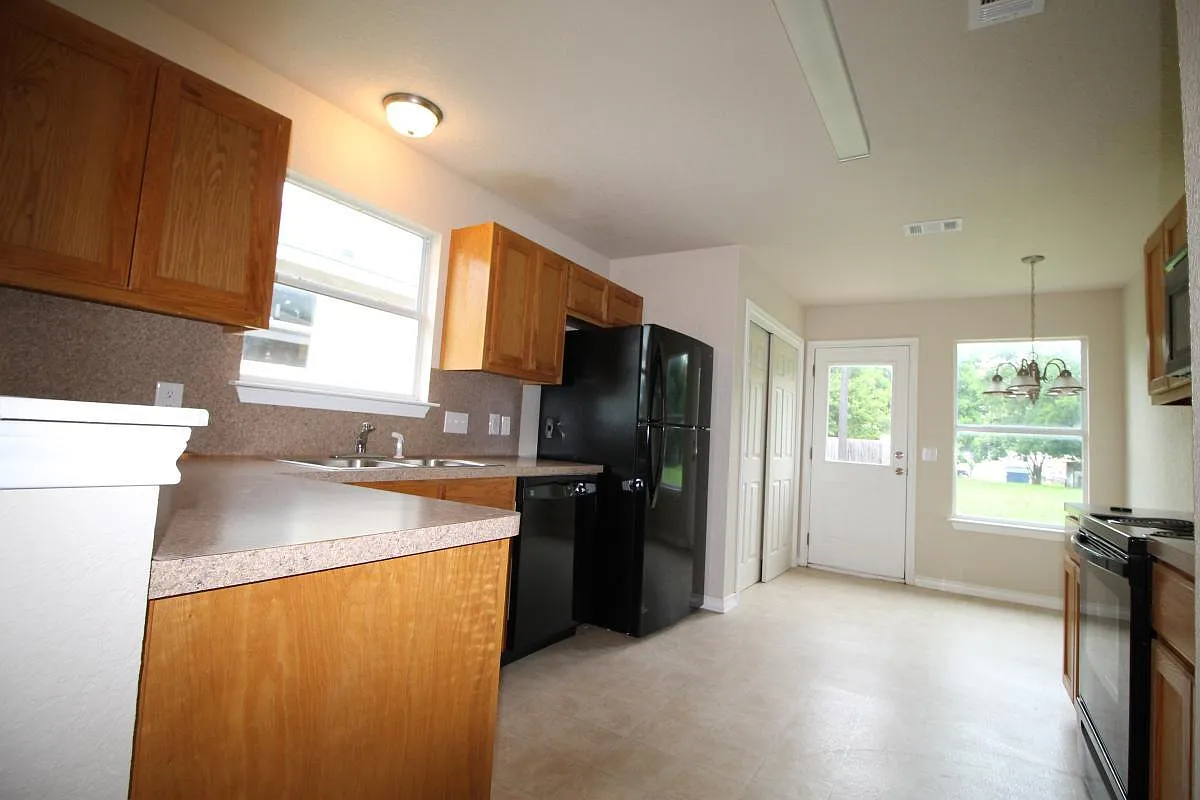 Building Photo - 304 East St #D