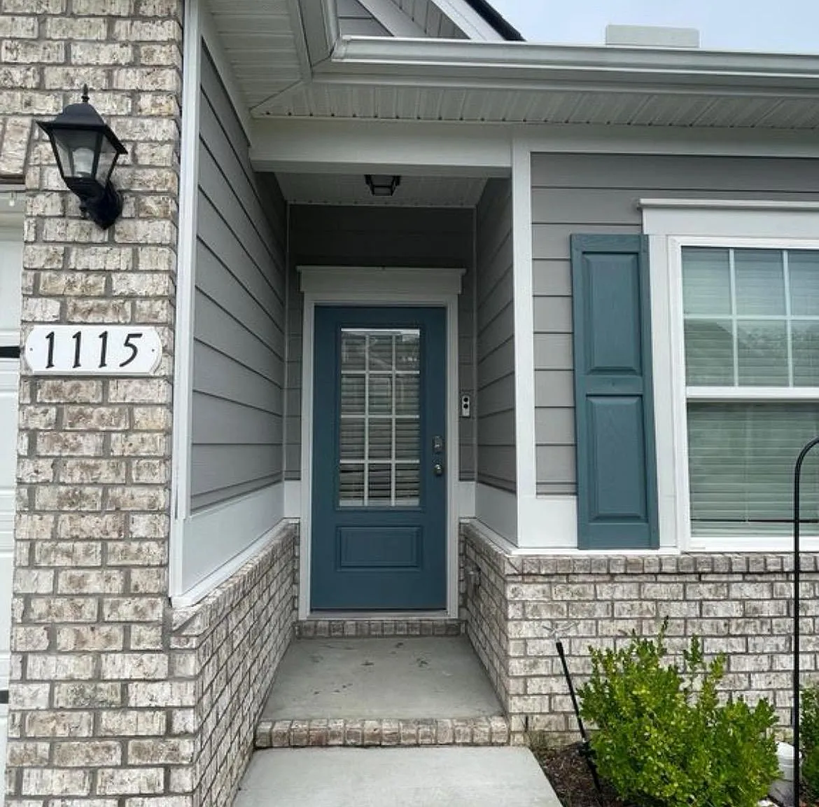 4 bed, 2800 sqft, $2,649 — Photo 2