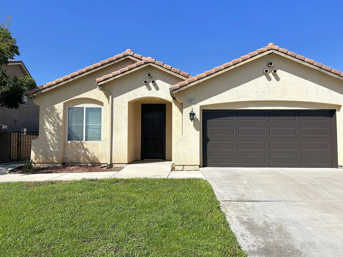 6919 Massy Harris Way Eastvale 92880 (5 Bed / 2 Bath) — Photo 1