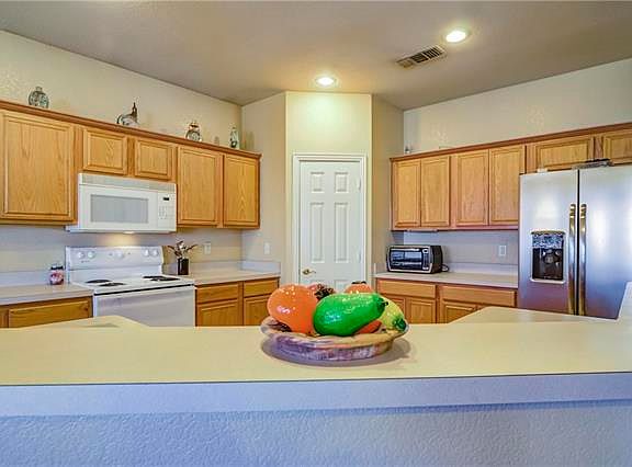 4th image of 311 Autumn Breeze Dr