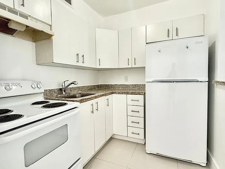 42 SW 14th St #103 — Photo 10