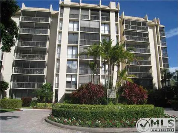 1622 Bridgewood Dr, Boca Raton, FL 33434