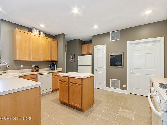 5th image of 2241 Stoughton Dr