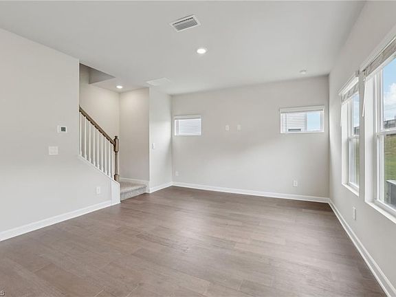 3rd image of 196 Murphy Meadow Rd
