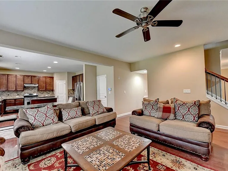 4228 Woods Creek Ln — Photo 20