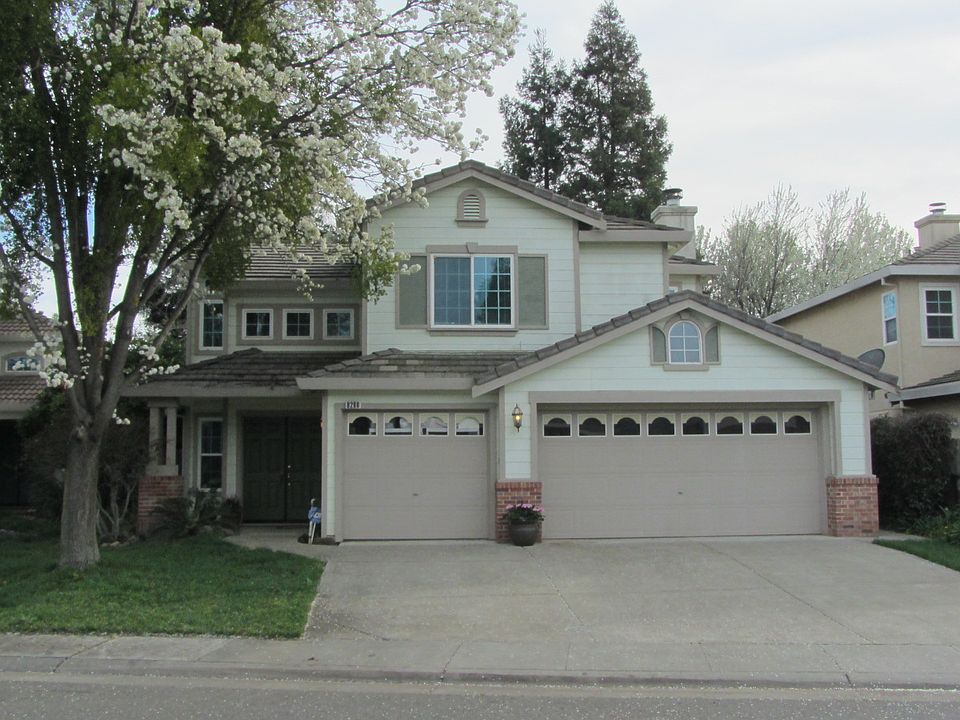2 story home, 3 car garage