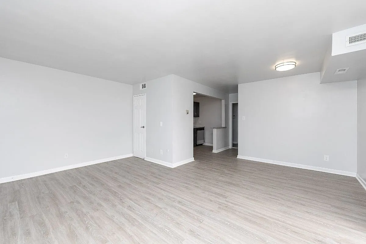 Timber Pointe Apartments — Photo 2