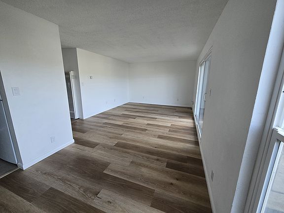 5th image of 609 Jackson St APT 4