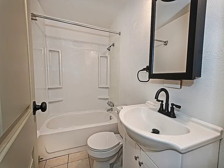 1136 N Euclid Ave #1 — Photo 13