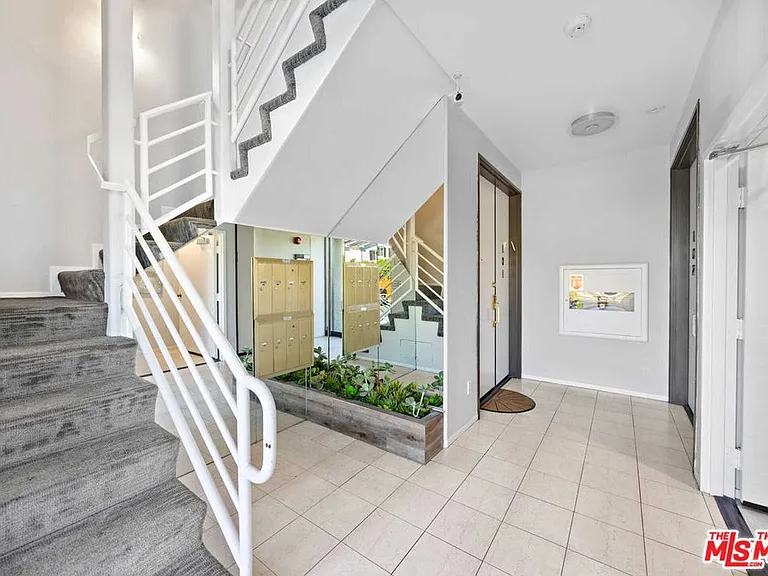 9836 Vidor Dr #1B — Photo 3