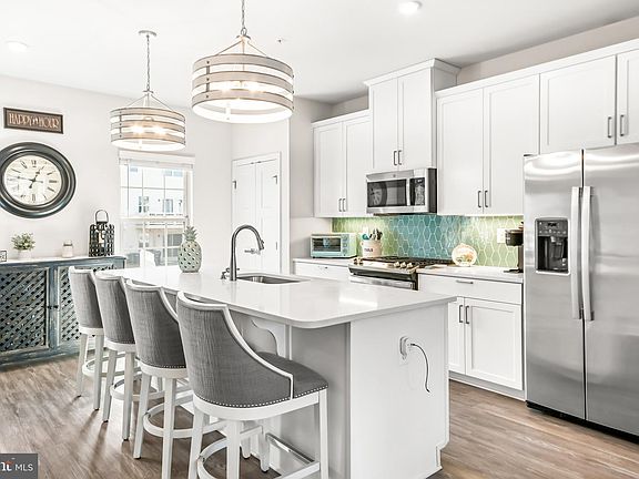 3rd image of 10645 Brewerton Ln