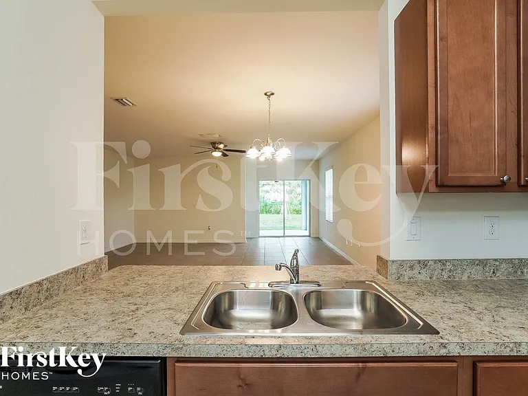 604 SW 6th Ave — Photo 7