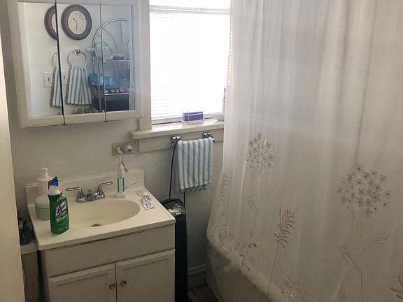 2nd image of 957 N Oakley Blvd APT 2