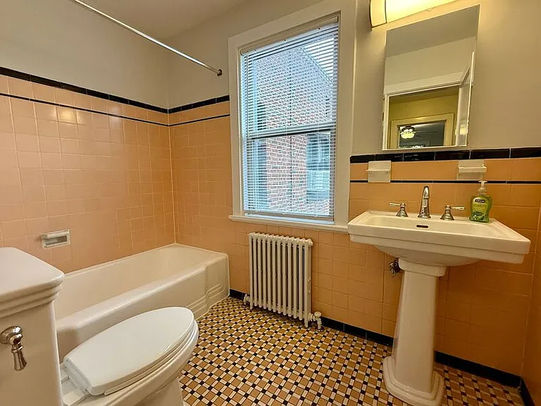 1400 Kenmore Ave #A6 — Photo 9