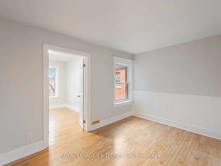1132A Dovercourt Rd — Photo 21