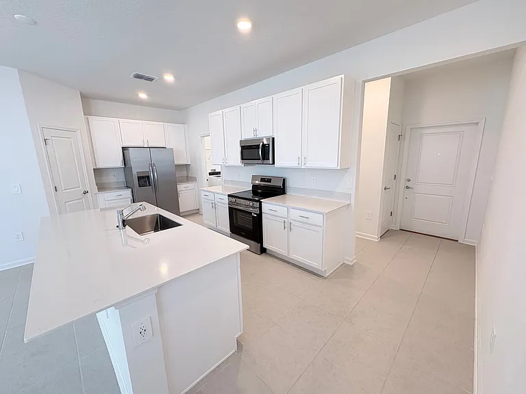 790 Rivington Ave — Photo 5