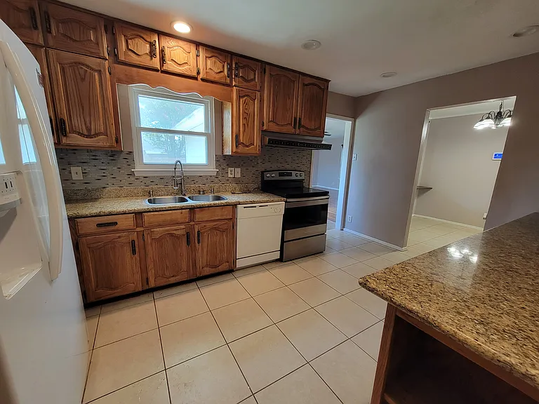 1060 Richmond Dr — Photo 13