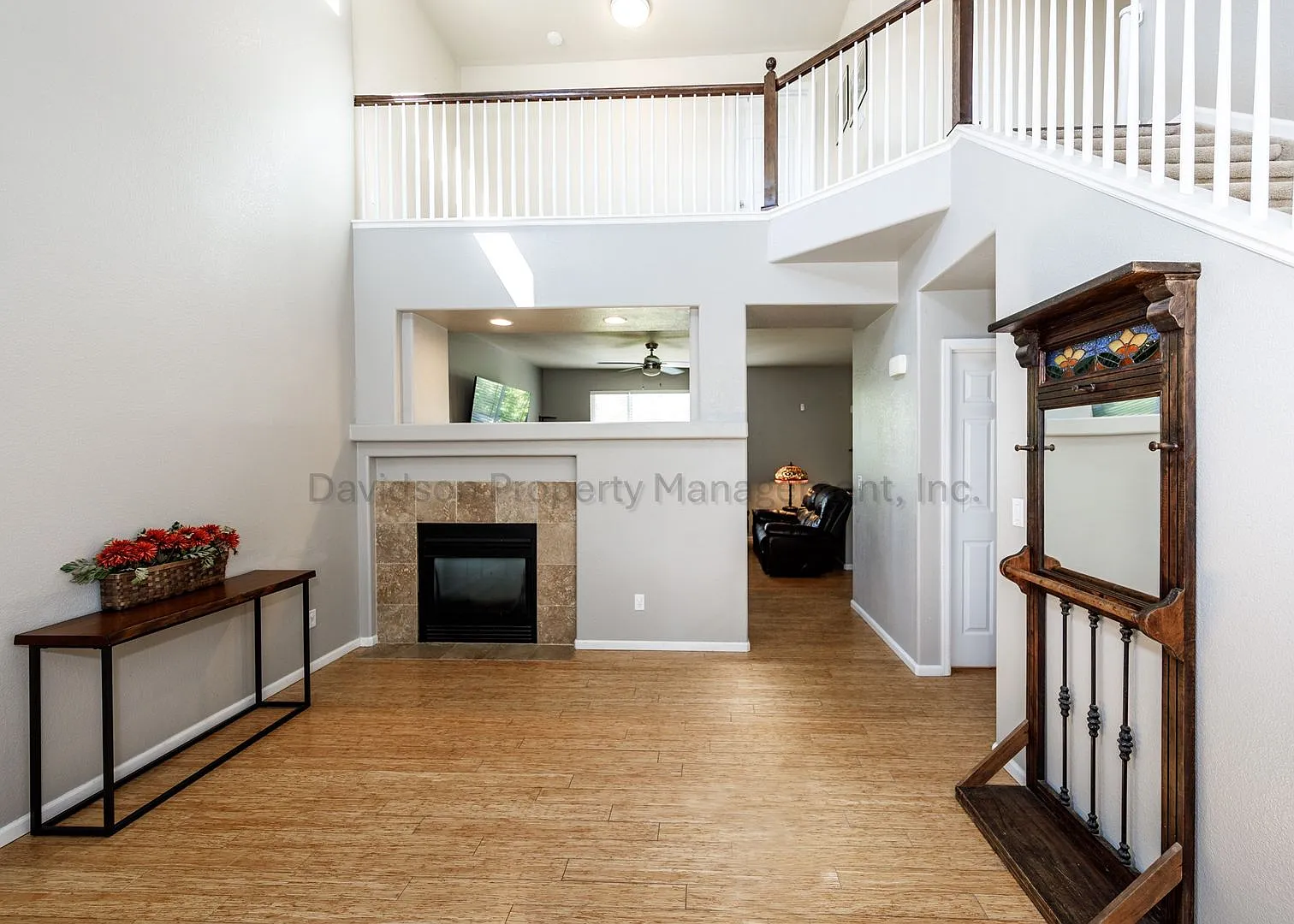 Beautiful 4 Bedroom House in Stetson Hills — Photo 2