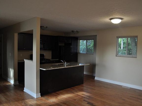 5th image of 421 Ferndale Ave NW