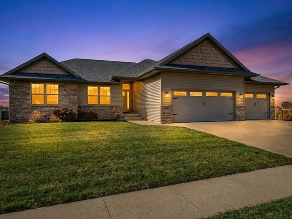 1705 Silver Maple Trl, North Liberty, IA 52317