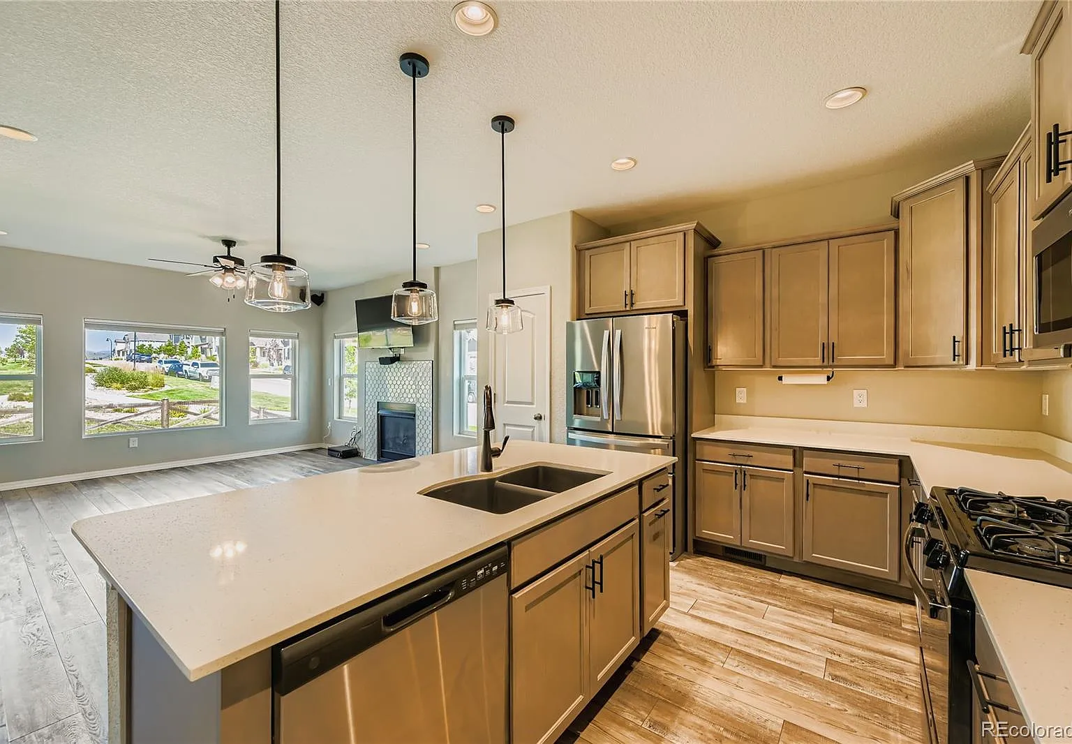 5 bed, 3.0 bath, 3379 sqft, $3,095 — Photo 4
