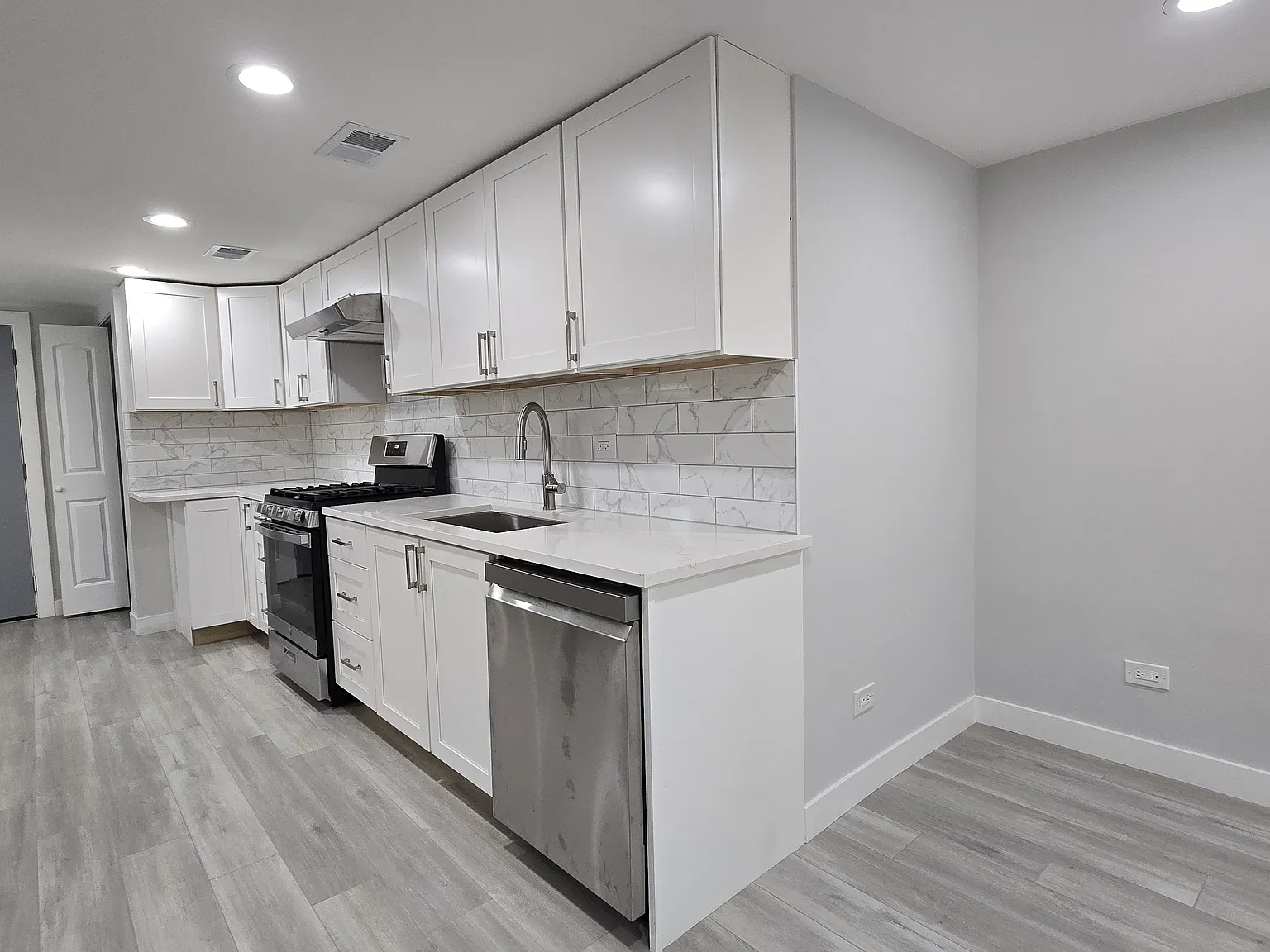 2 bed, 1000 sqft, $1,995 — Photo 1