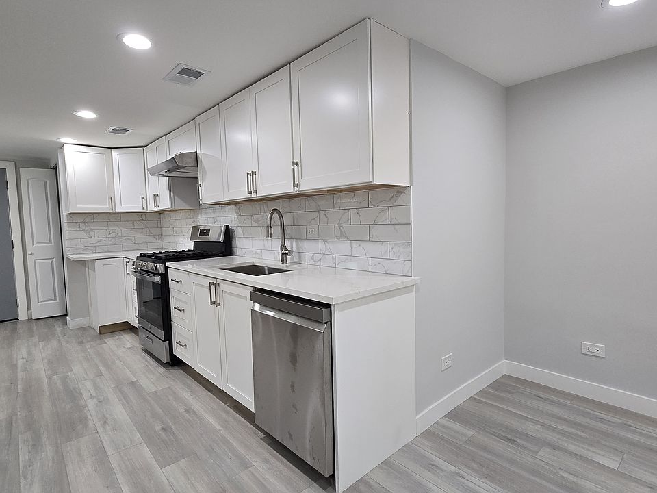 1st image of 2335 W Monroe St #G