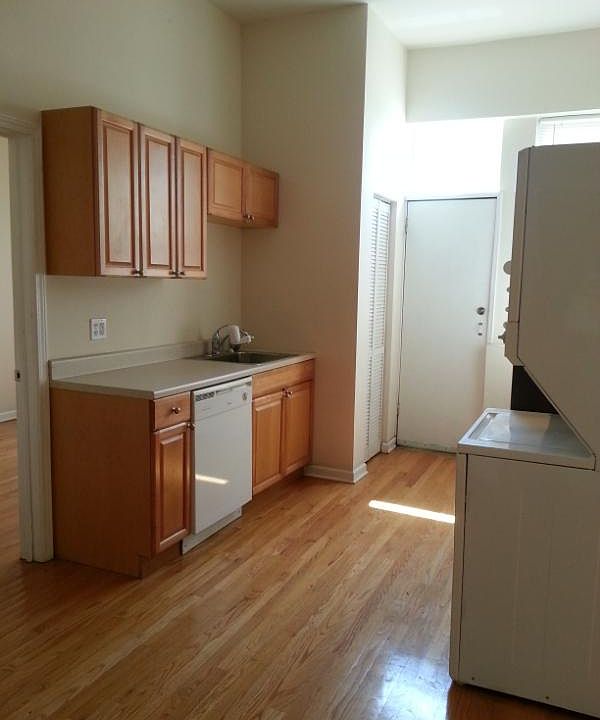 1st image of 601 N Western Ave #2