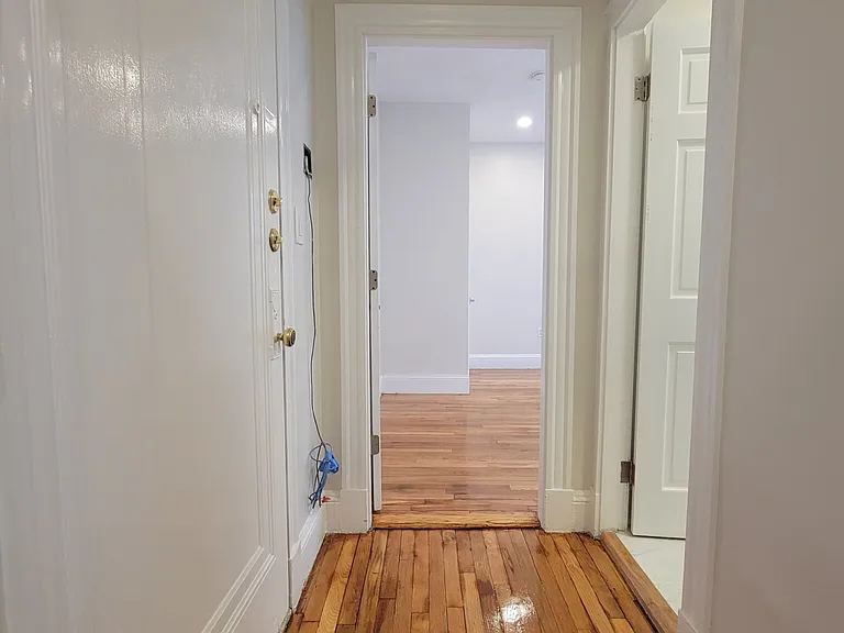 109 Strathmore Rd #9 — Photo 6