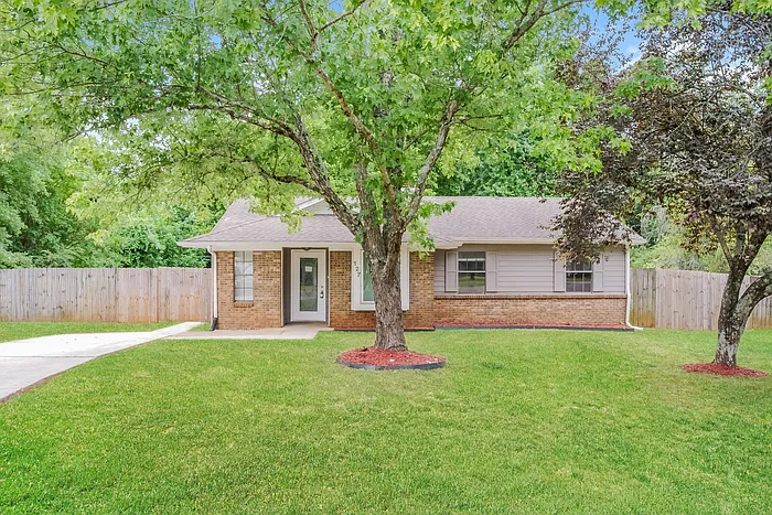 127 Greenwood Cir