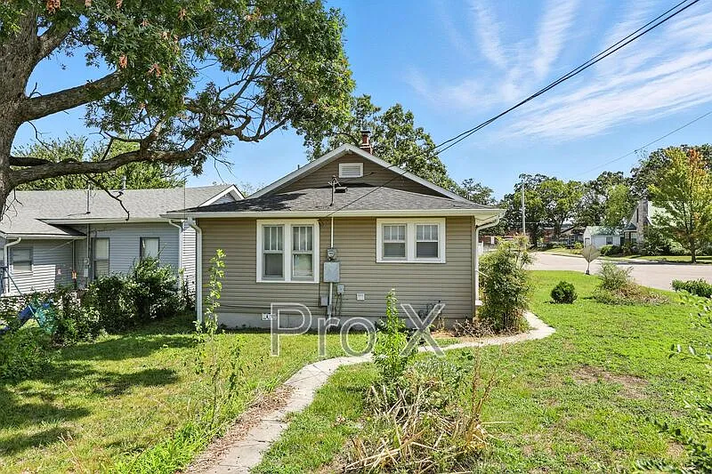2 bed, 1.0 bath, $1,780 — Photo 2