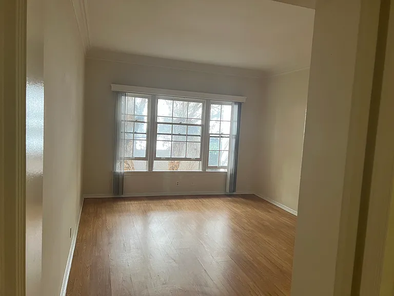 329B S Manhattan Pl #208 — Photo 5