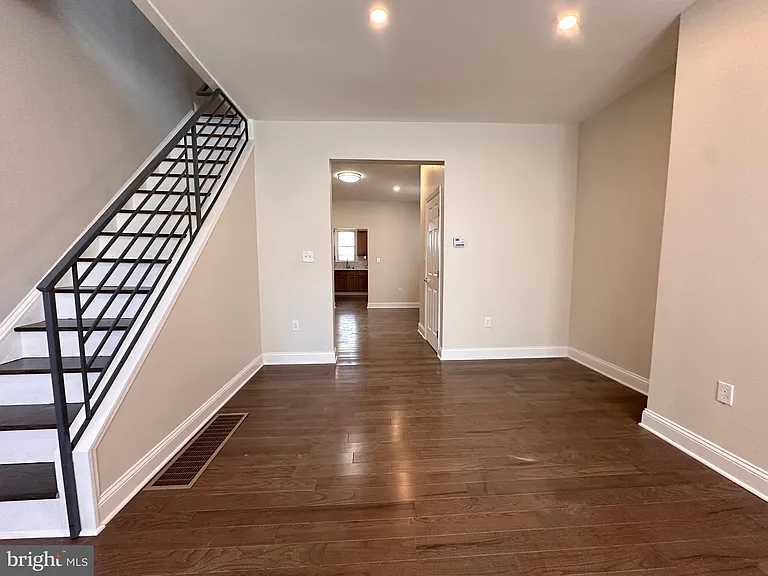 1822 S 22nd St — Photo 25