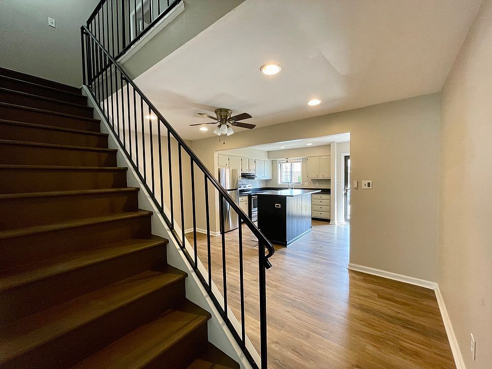 1st image of 40 Terrace Ct