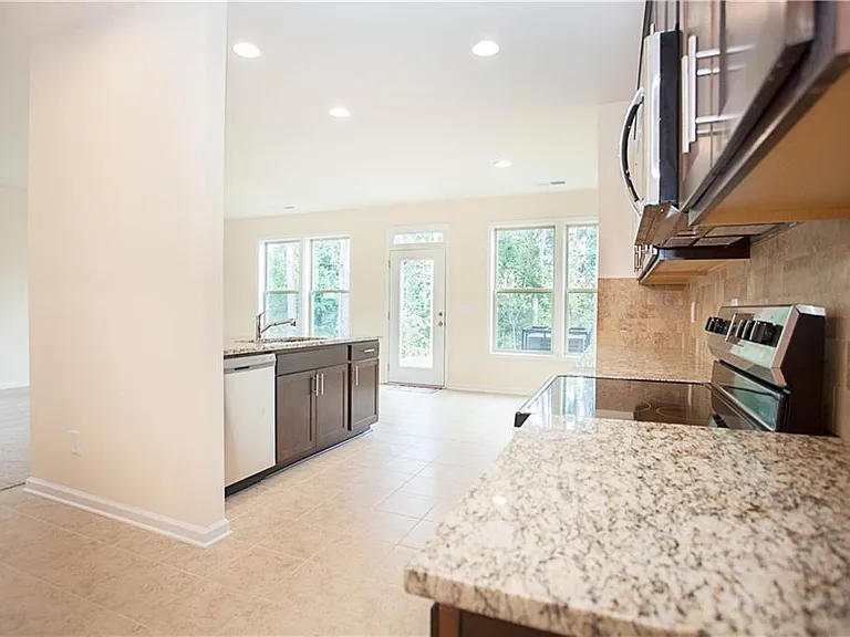 4505 Almanor Cir — Photo 17