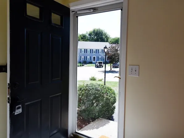 25 Reservoir Rd APT C2, Pembroke, MA 02359