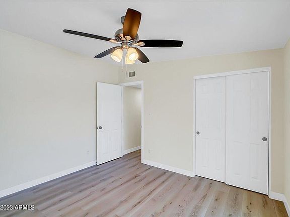 4th image of 3650 E Laurel Ln